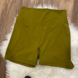 Buff bunny Size Medium Green Shorts
